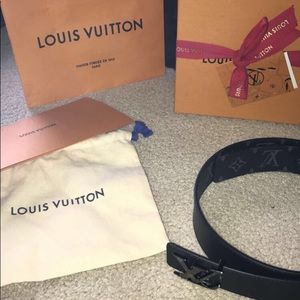 Louis Vuitton LV 40mm reversible belt.